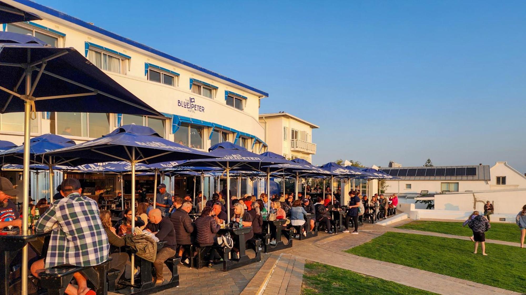 The Blue Peter Hotel Bloubergstrand Buitenkant foto