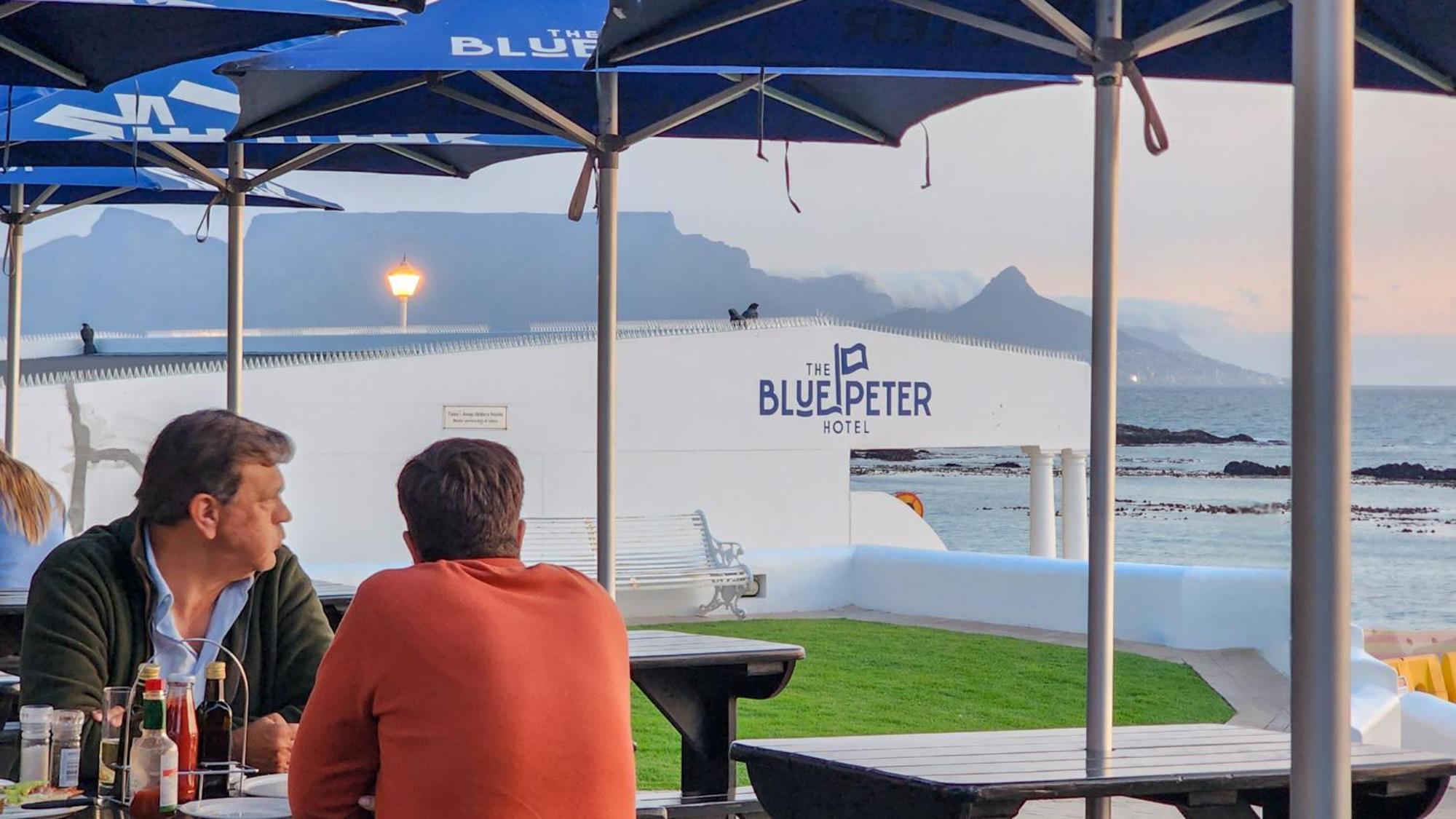 The Blue Peter Hotel Bloubergstrand Buitenkant foto