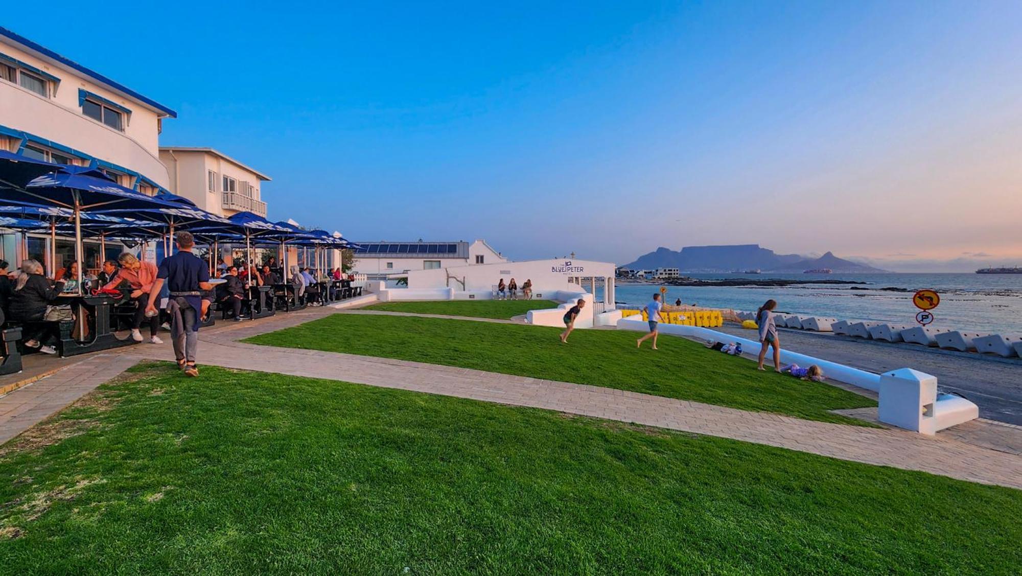 The Blue Peter Hotel Bloubergstrand Buitenkant foto