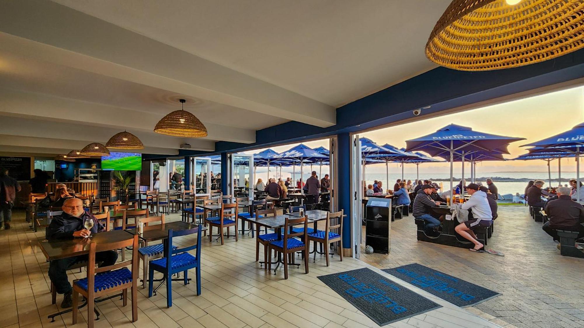 The Blue Peter Hotel Bloubergstrand Buitenkant foto