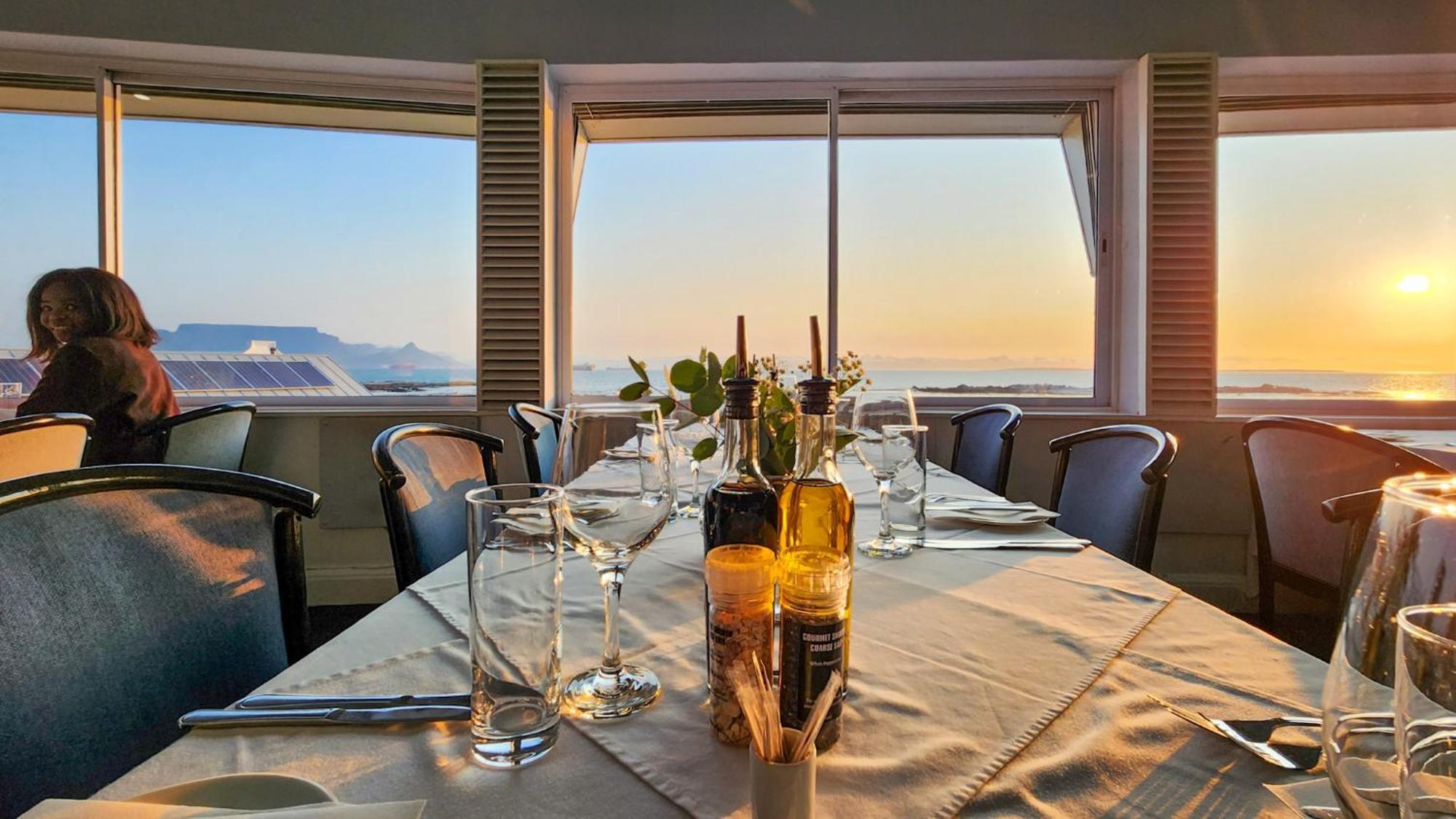 The Blue Peter Hotel Bloubergstrand Buitenkant foto