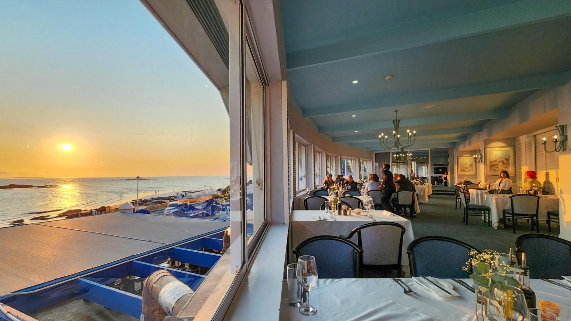 The Blue Peter Hotel Bloubergstrand Buitenkant foto