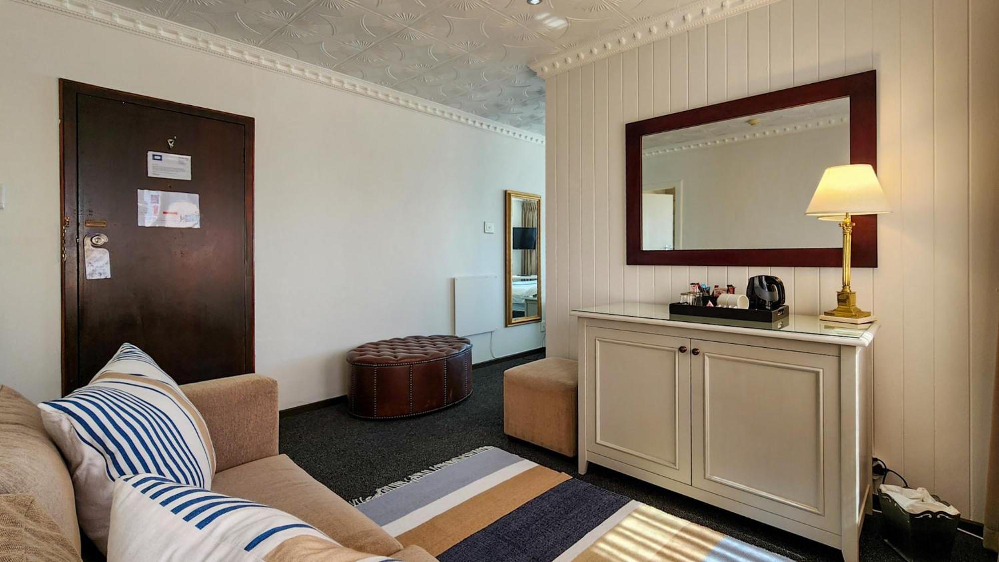 The Blue Peter Hotel Bloubergstrand Buitenkant foto