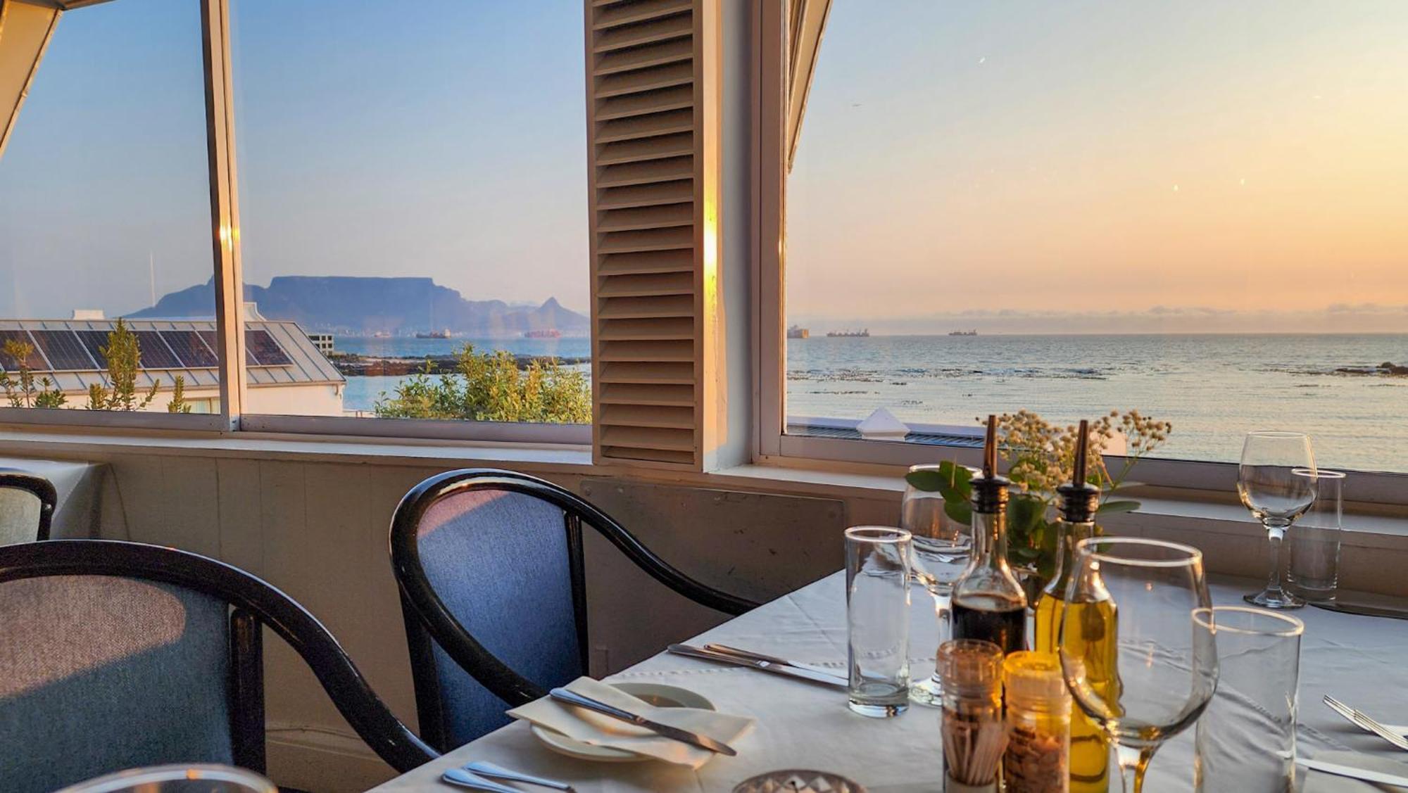 The Blue Peter Hotel Bloubergstrand Buitenkant foto