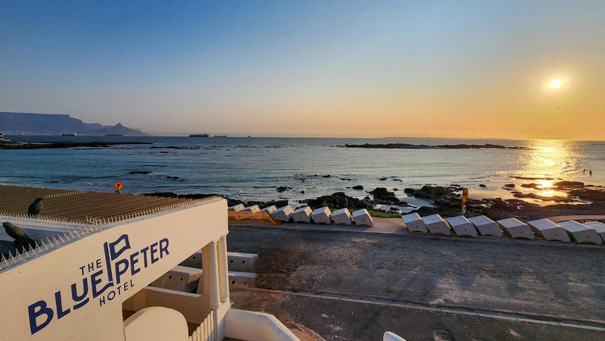 The Blue Peter Hotel Bloubergstrand Buitenkant foto