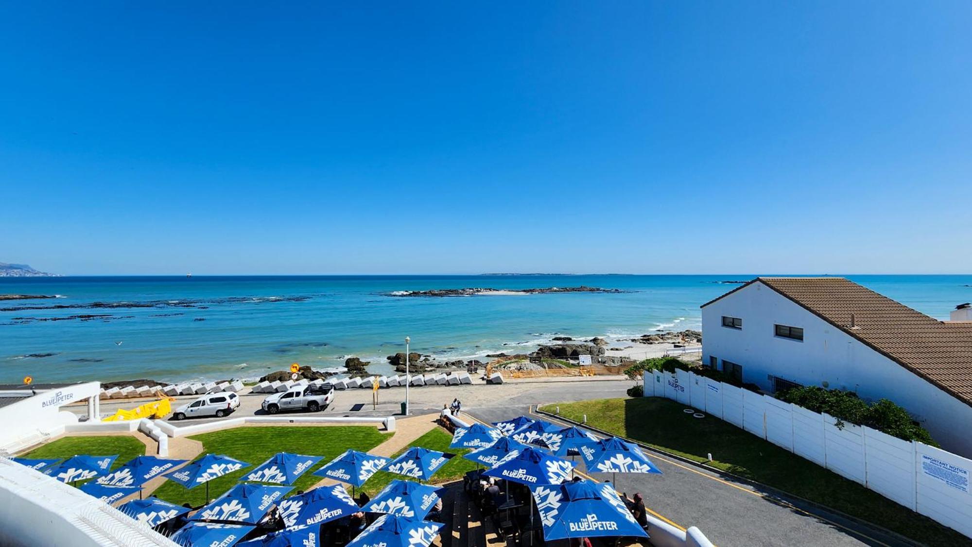 The Blue Peter Hotel Bloubergstrand Buitenkant foto