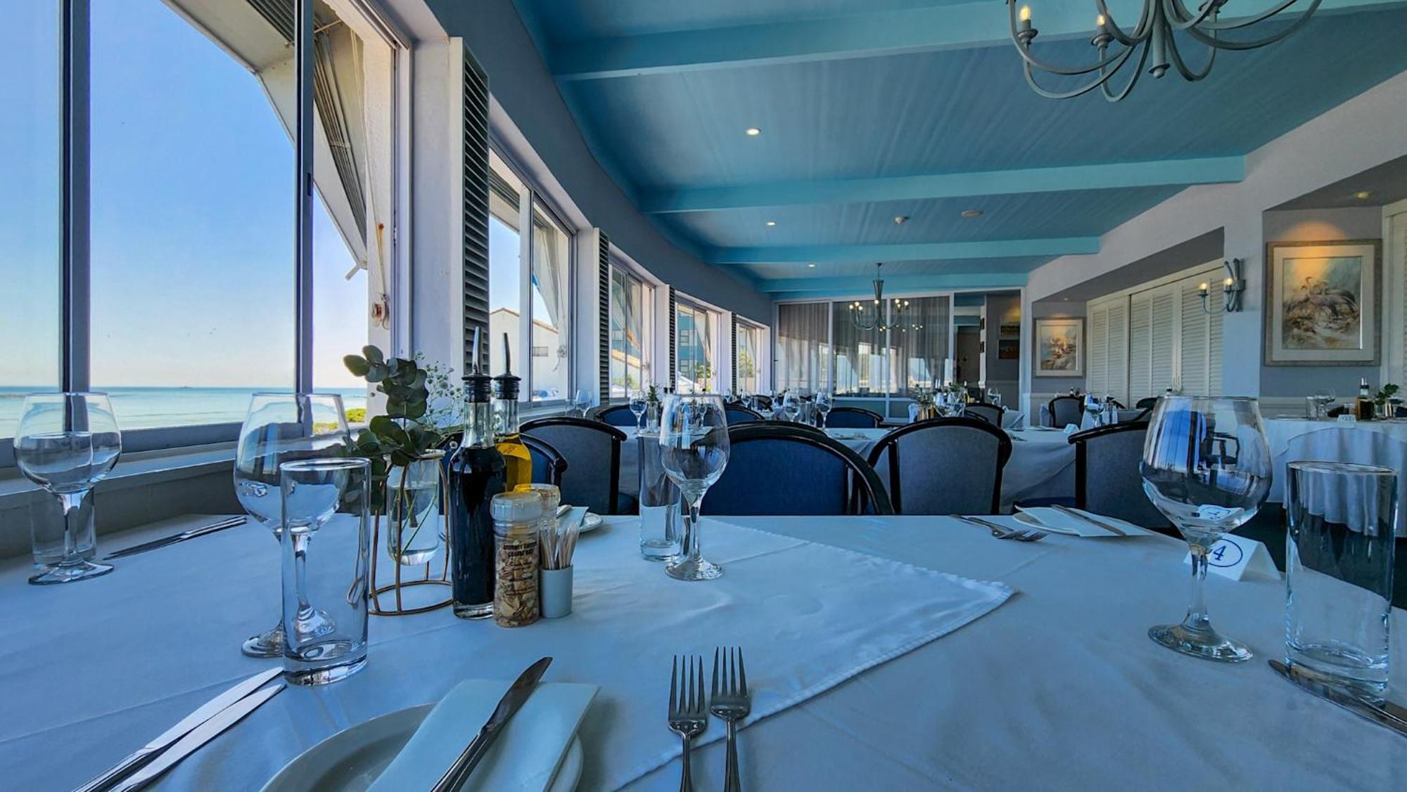 The Blue Peter Hotel Bloubergstrand Buitenkant foto