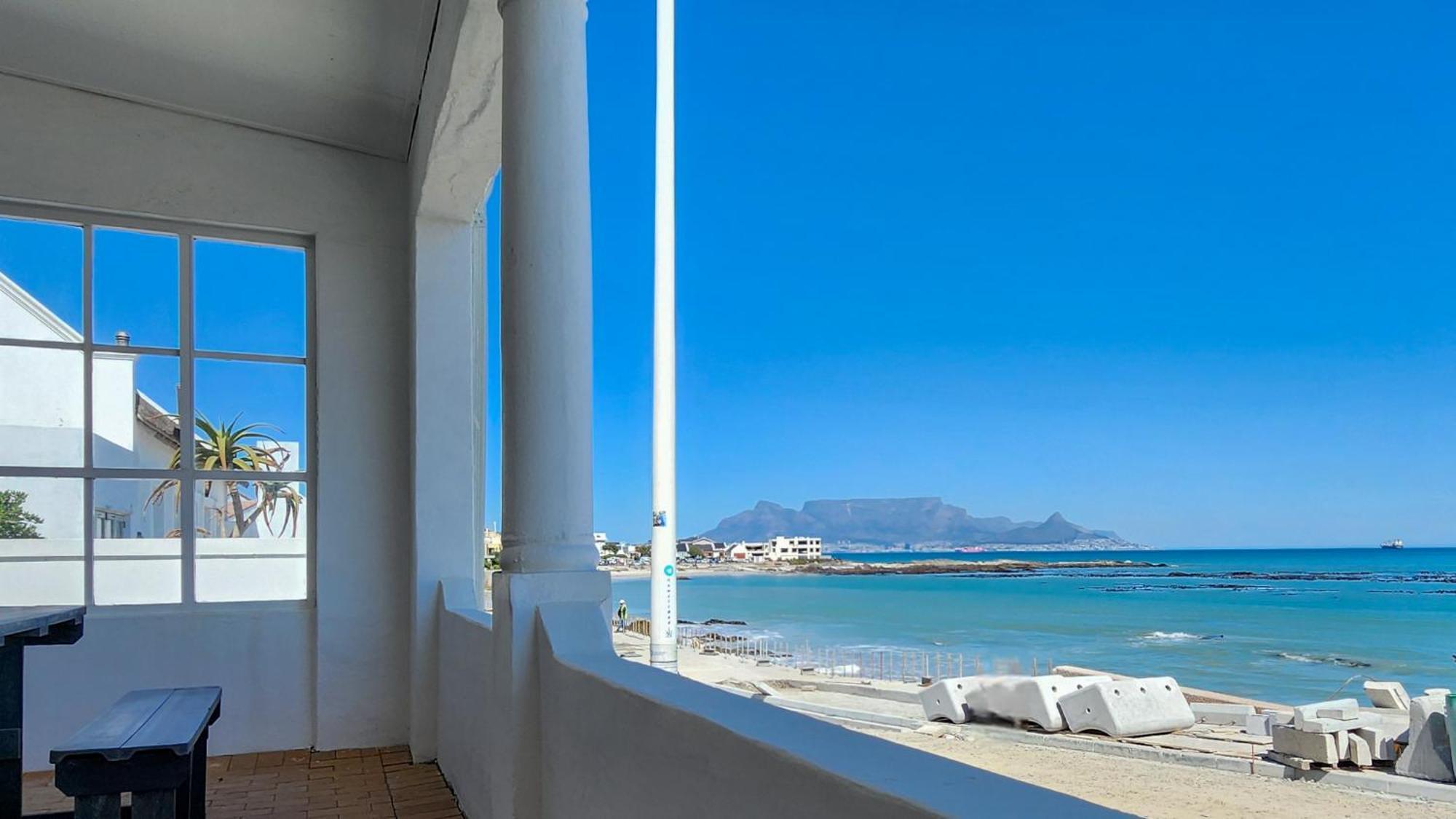 The Blue Peter Hotel Bloubergstrand Buitenkant foto