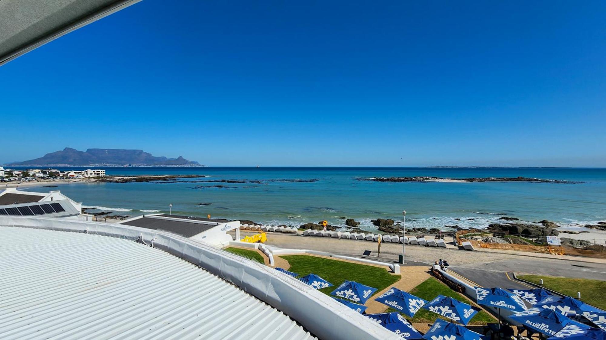 The Blue Peter Hotel Bloubergstrand Buitenkant foto