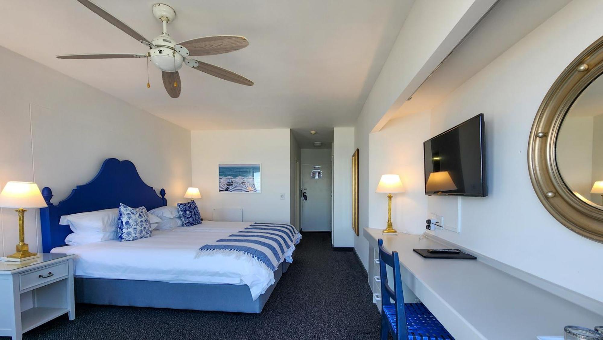 The Blue Peter Hotel Bloubergstrand Buitenkant foto