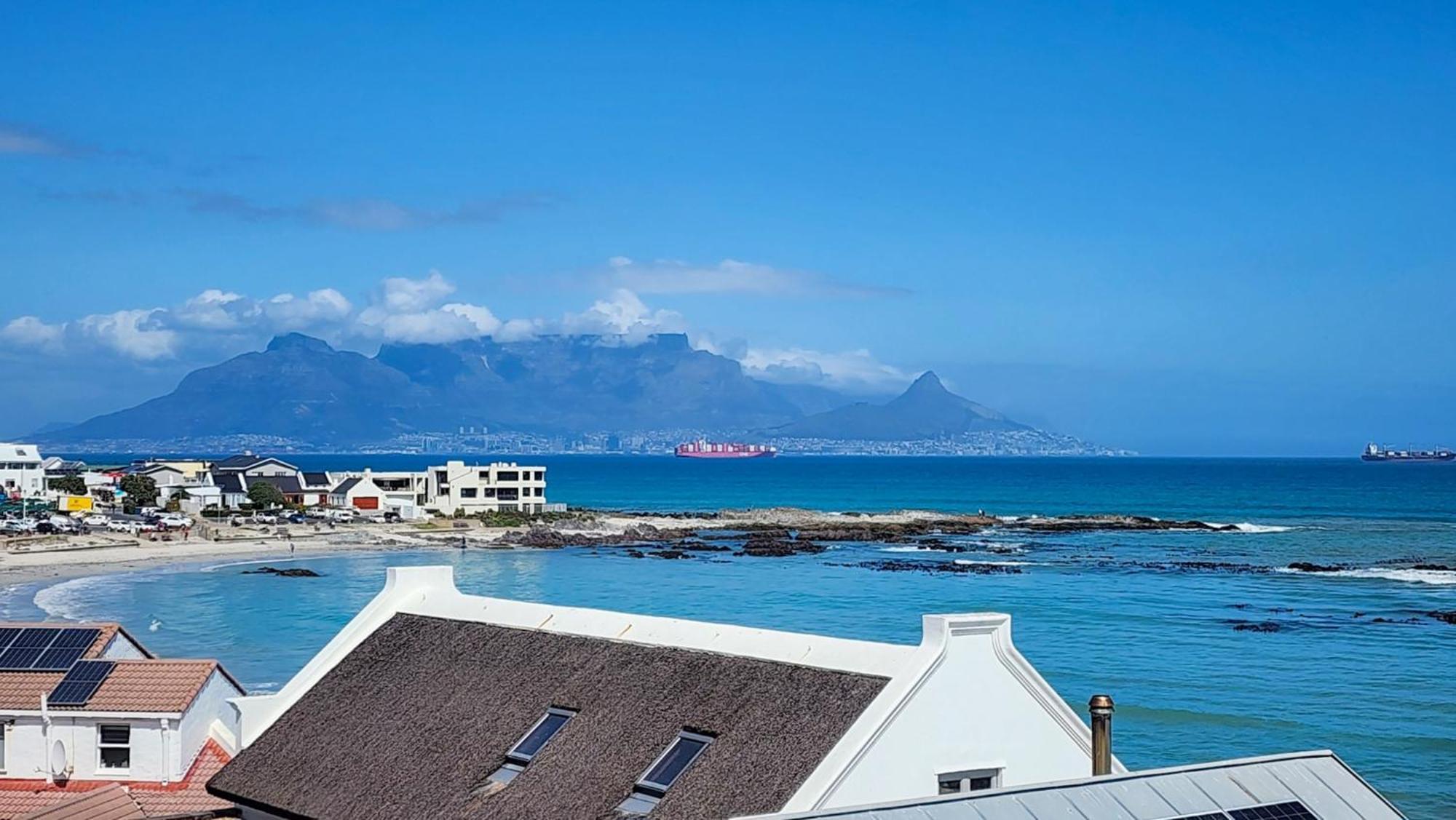 The Blue Peter Hotel Bloubergstrand Buitenkant foto