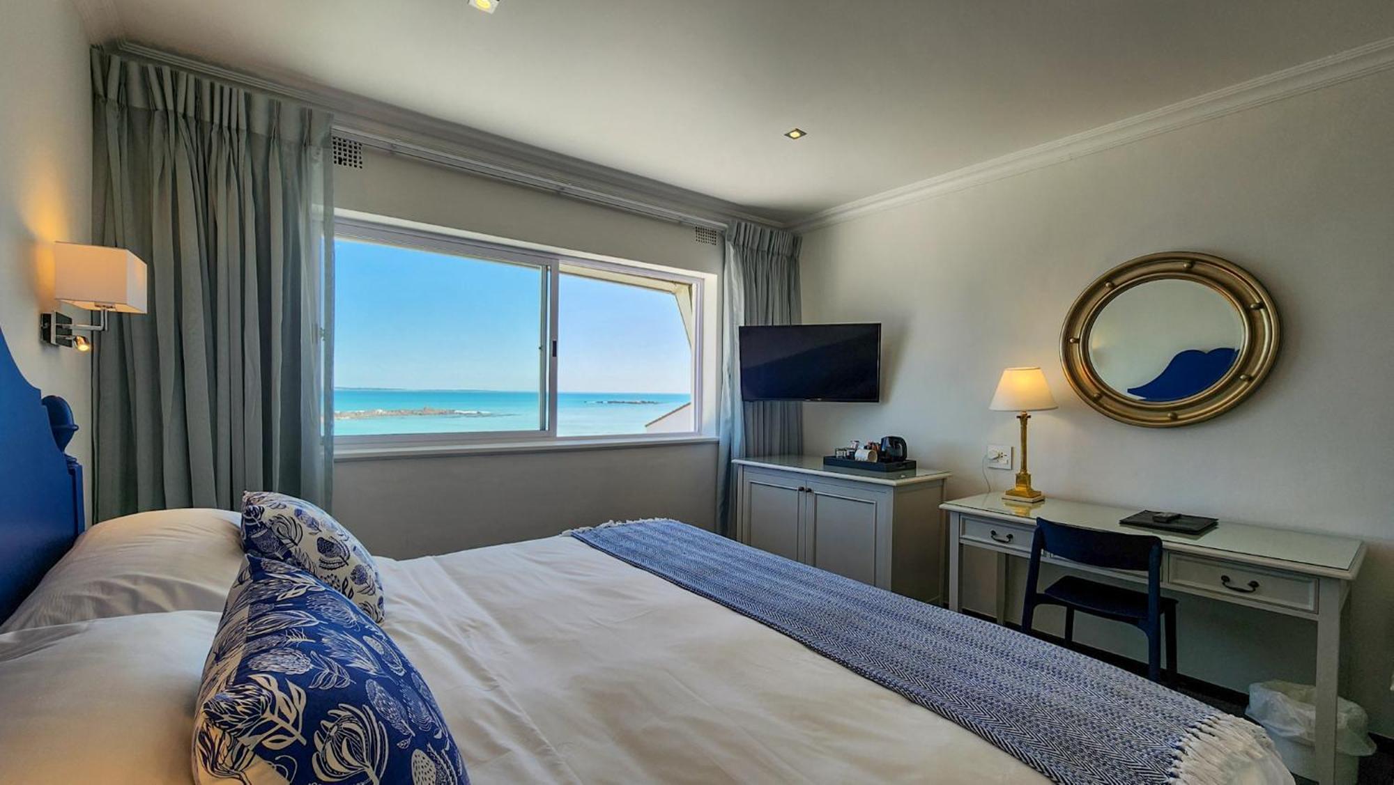 The Blue Peter Hotel Bloubergstrand Buitenkant foto