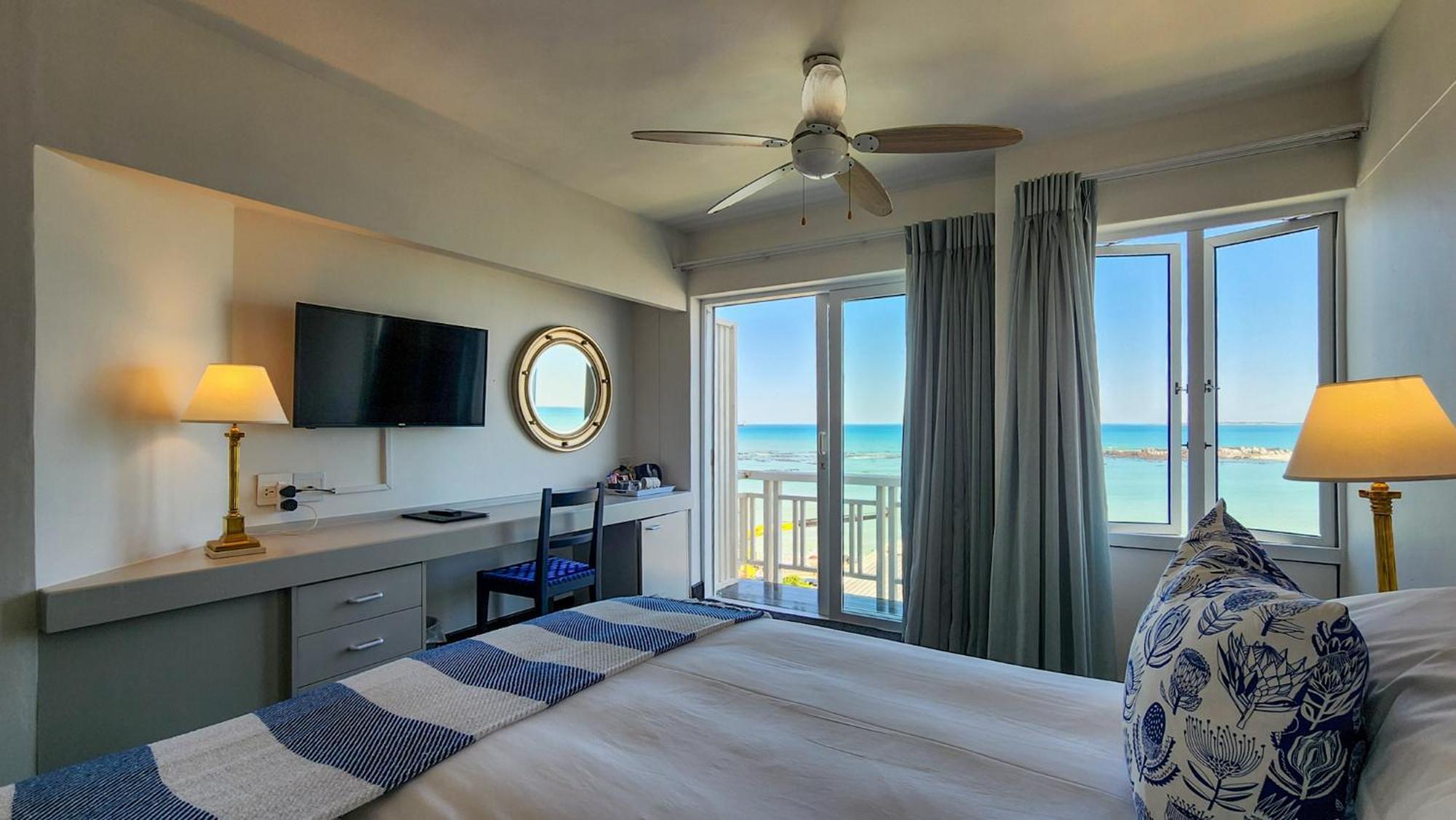 The Blue Peter Hotel Bloubergstrand Buitenkant foto