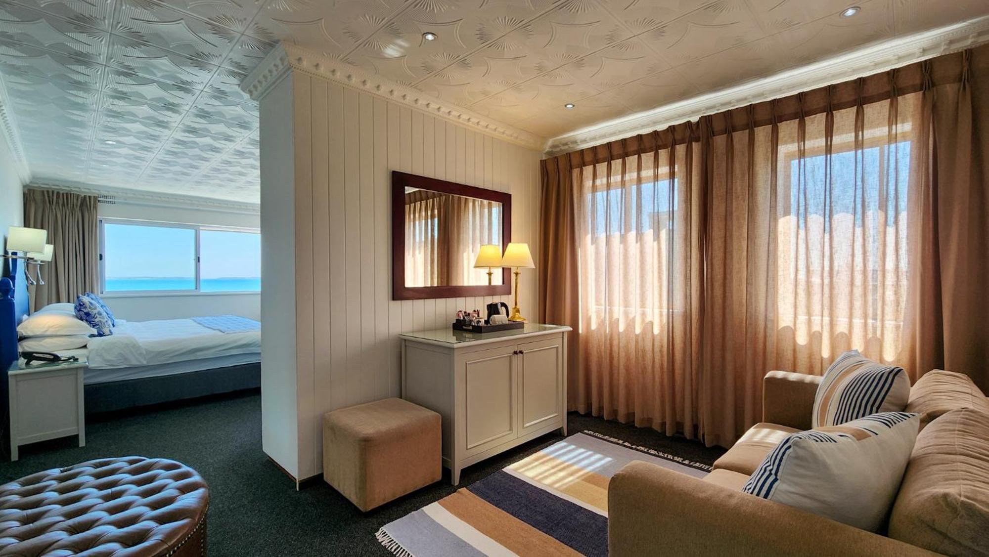 The Blue Peter Hotel Bloubergstrand Buitenkant foto