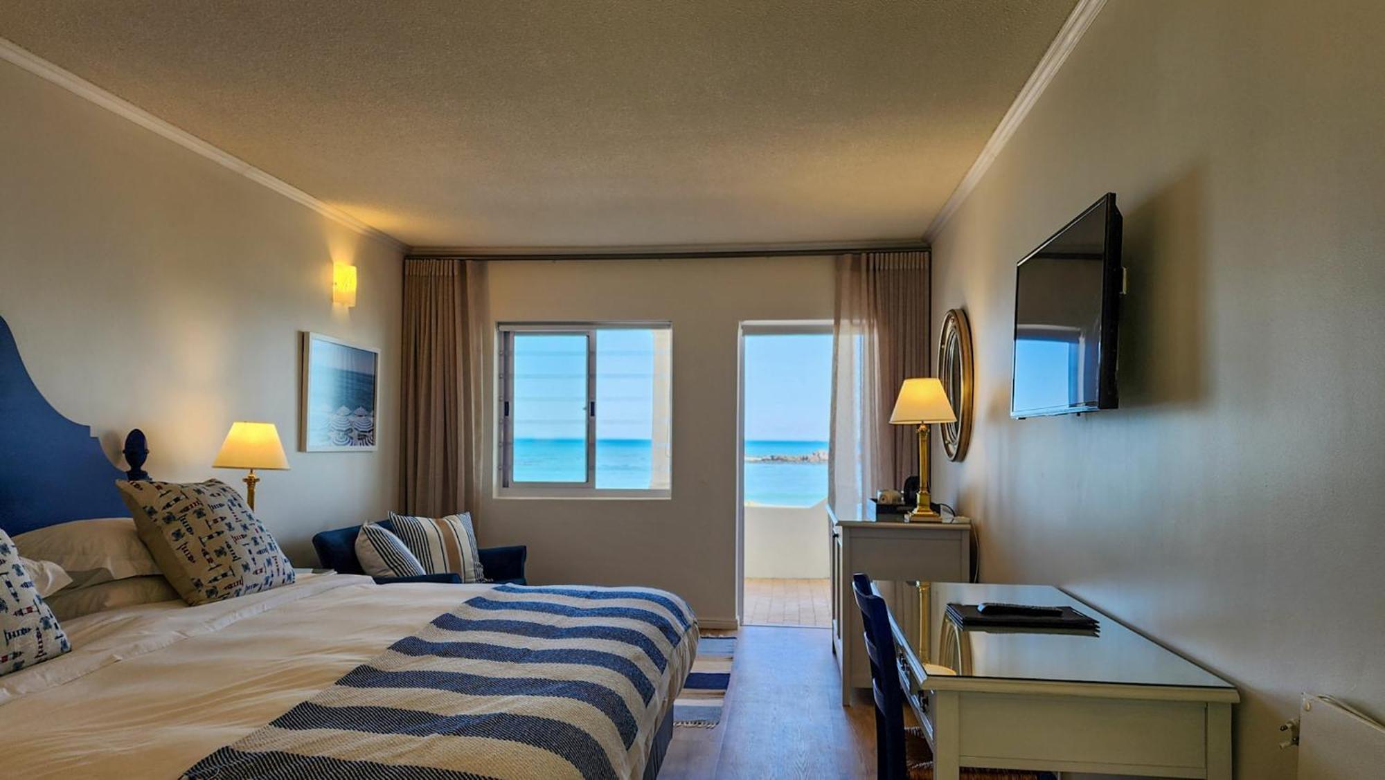 The Blue Peter Hotel Bloubergstrand Buitenkant foto