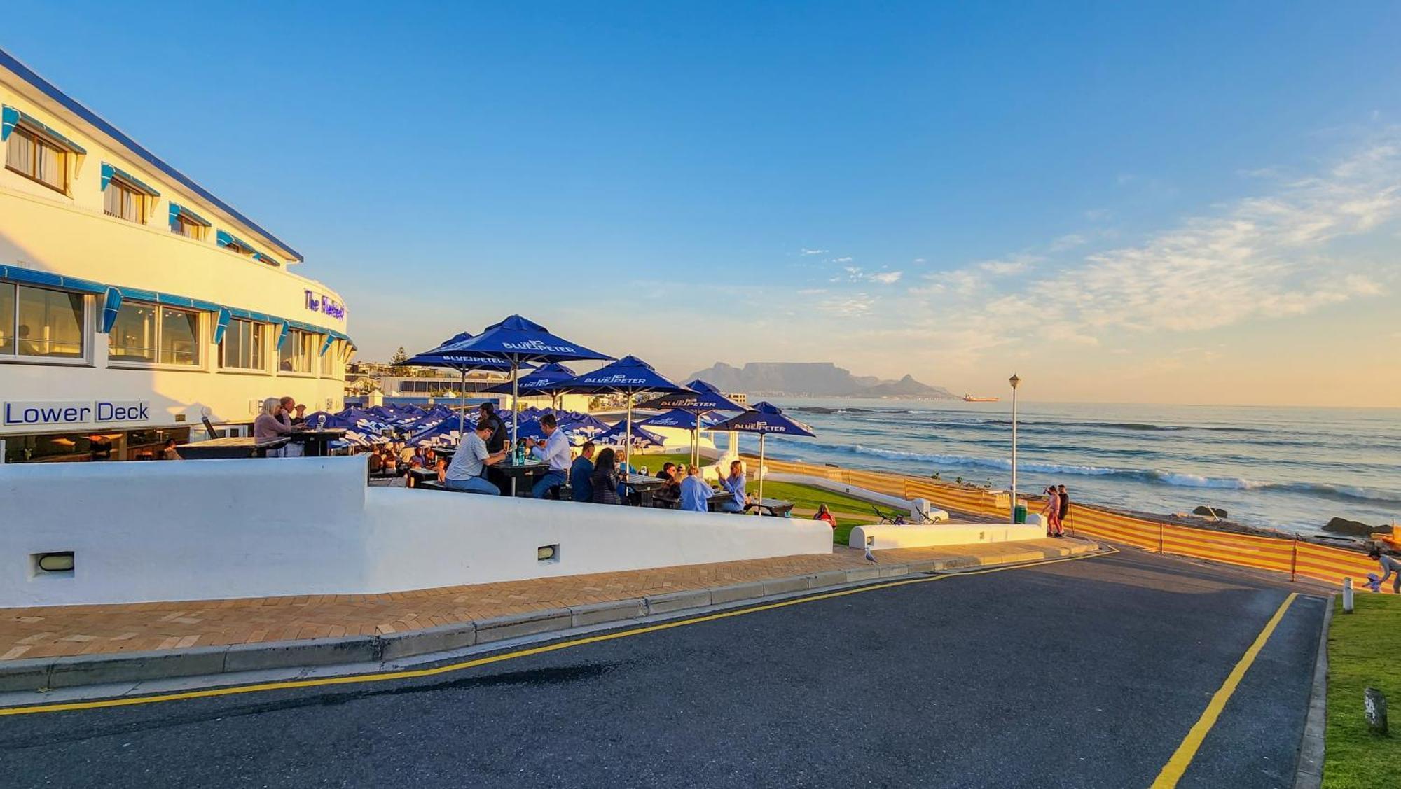 The Blue Peter Hotel Bloubergstrand Buitenkant foto