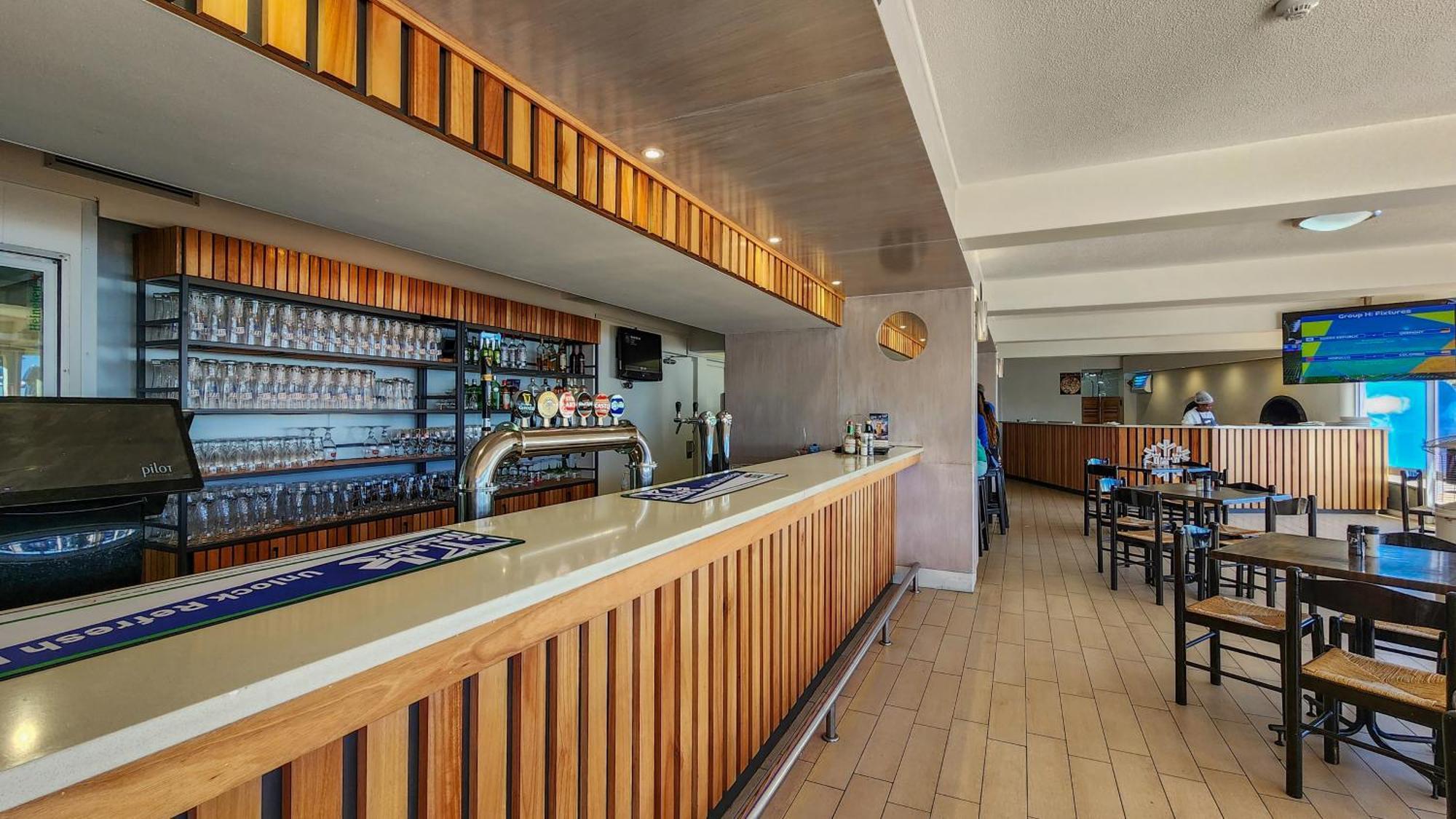 The Blue Peter Hotel Bloubergstrand Buitenkant foto