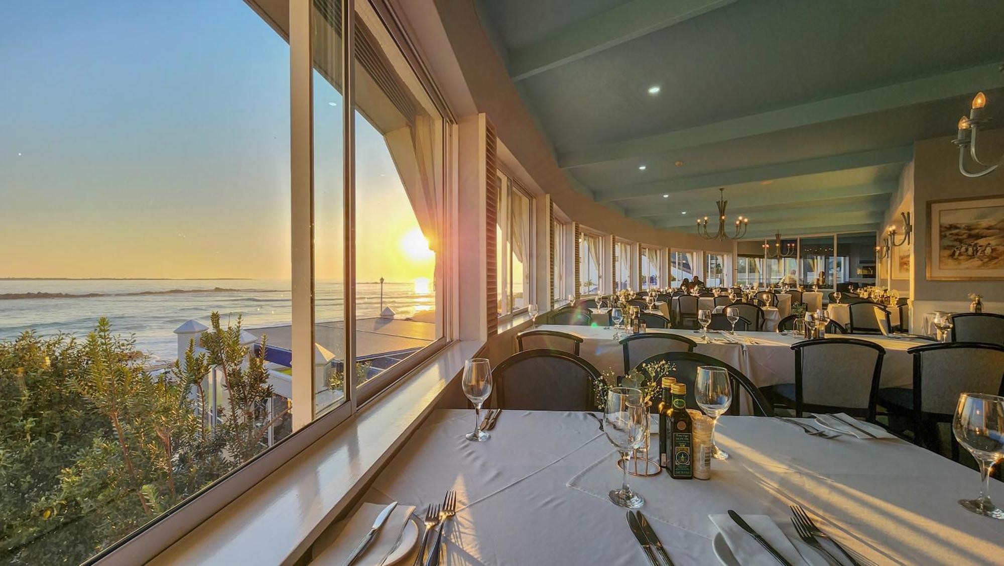 The Blue Peter Hotel Bloubergstrand Buitenkant foto