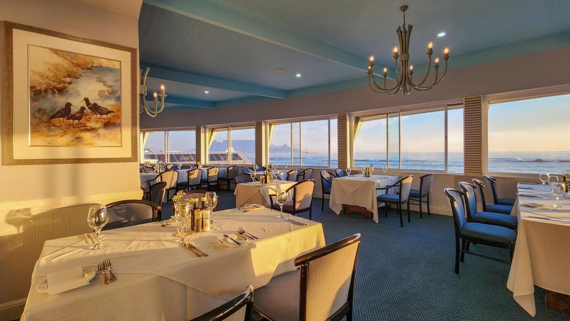 The Blue Peter Hotel Bloubergstrand Buitenkant foto