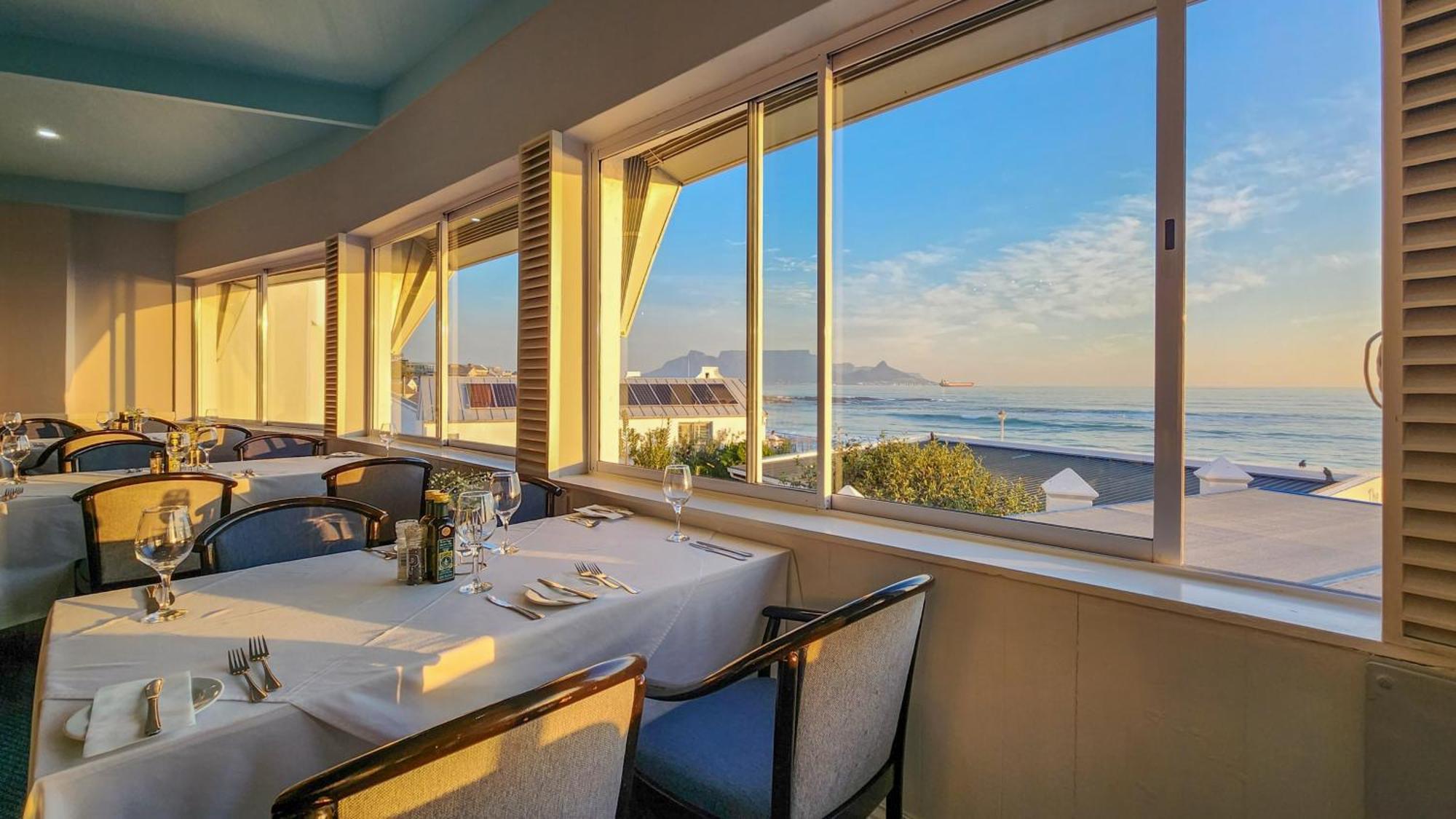 The Blue Peter Hotel Bloubergstrand Buitenkant foto