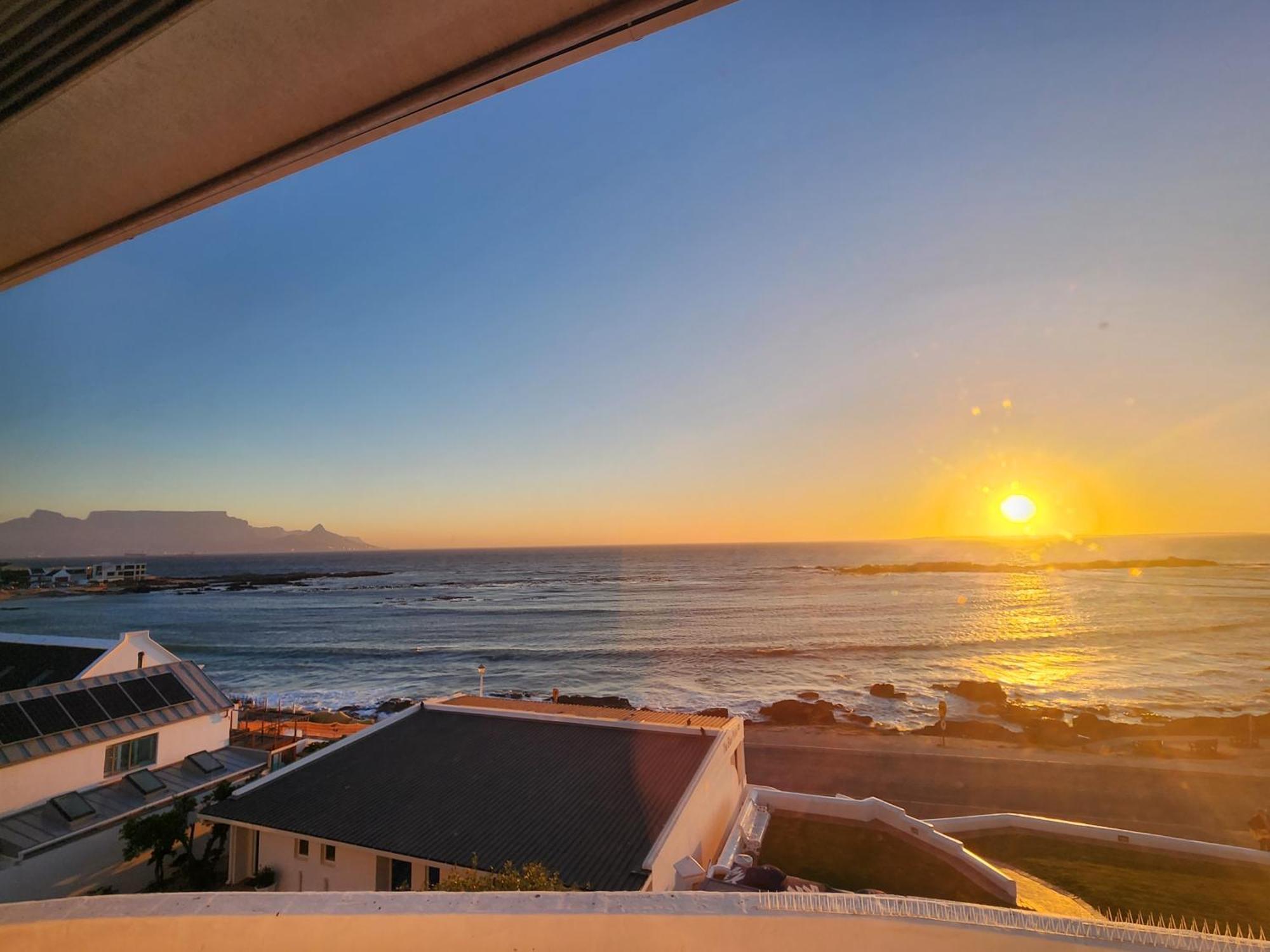The Blue Peter Hotel Bloubergstrand Buitenkant foto